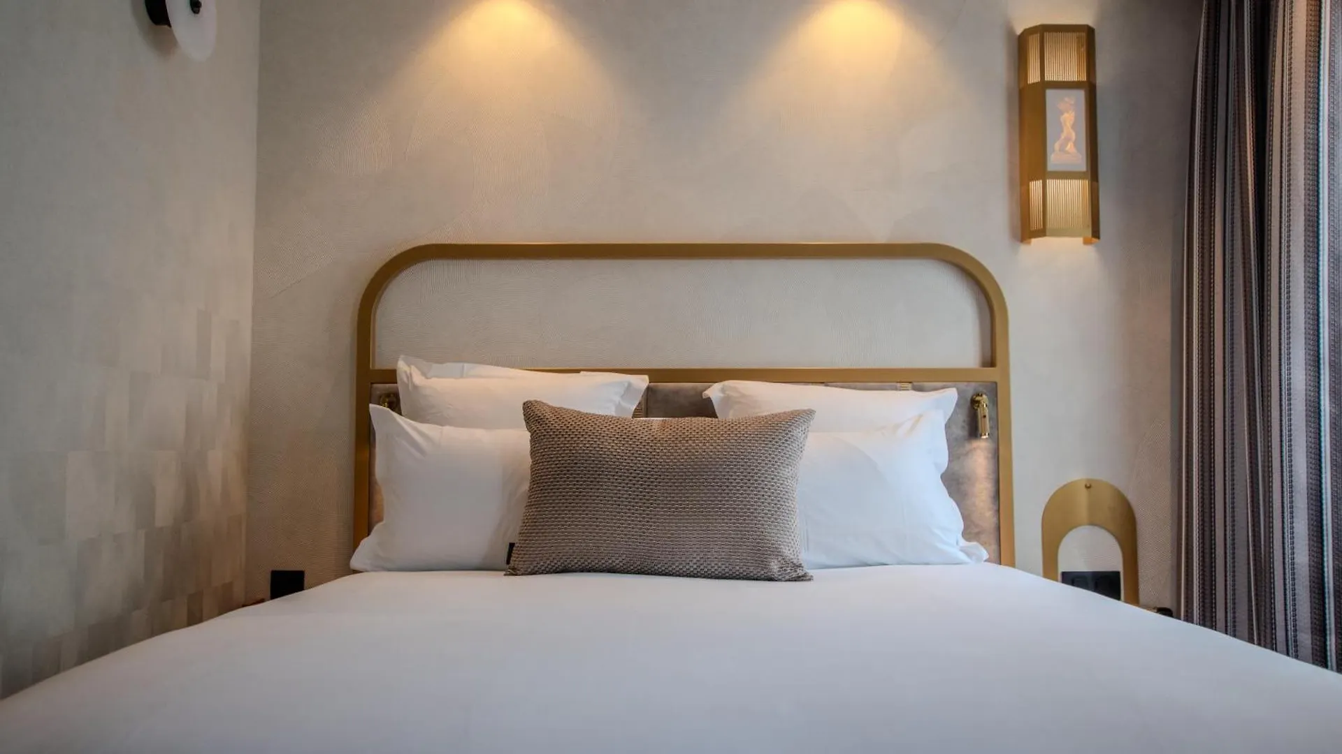 Hotel Du Cadran Paris